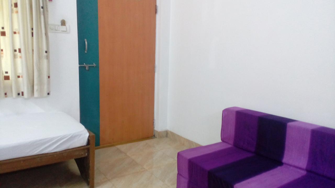 Hotel Rajdhani Lonavala Buitenkant foto